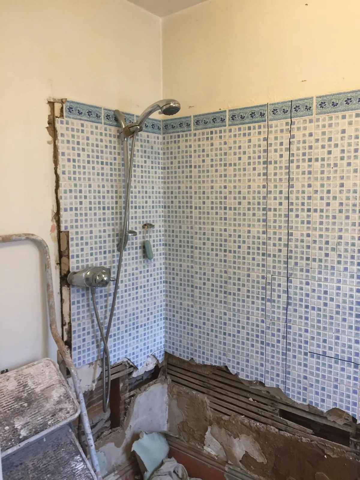 Old tiling and shower, ripe for removal