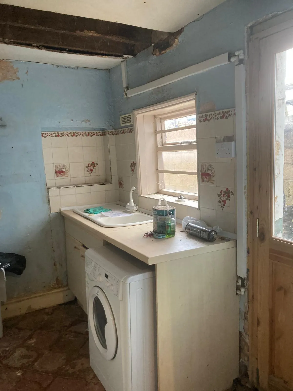 Tired old kitchen in need of some TLC